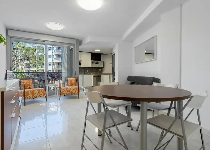 Hauzify I Mestral Apartment