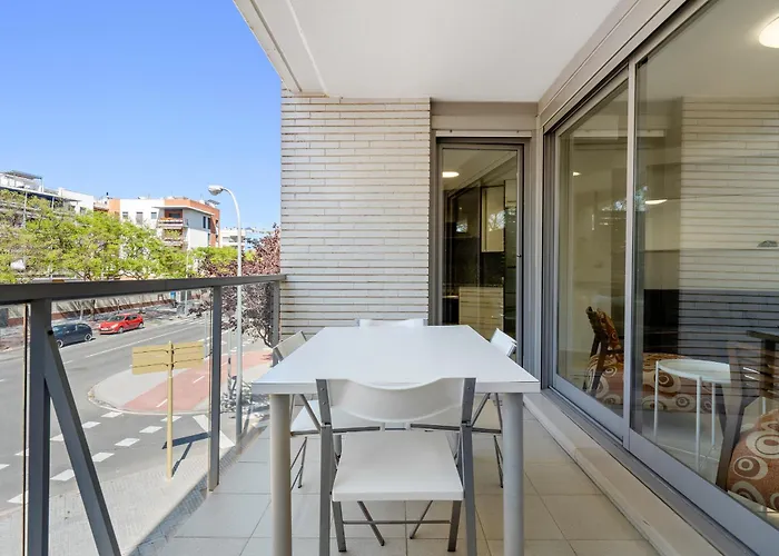 Hauzify I Mestral Apartment